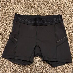 Lululemon Exercise Short Sz 4 - 2.5” rise